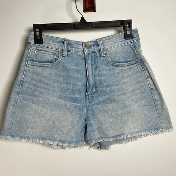 ***SOLD***American Eagle Light Wash High Rise Denim Mom Shorts Jeans Siz - Picture 1 of 8
